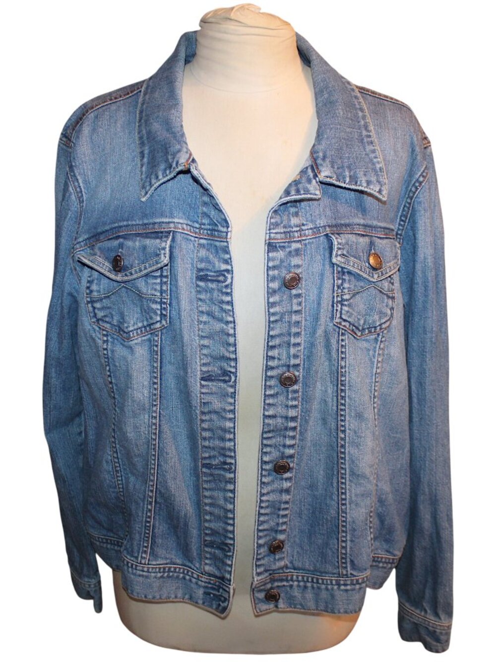 Old Navy Women's Size XL Classic Denim Trucker Jacket Medium Blue Wash Stretch